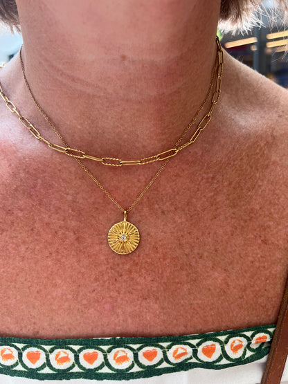 Sunray circle necklace with stone