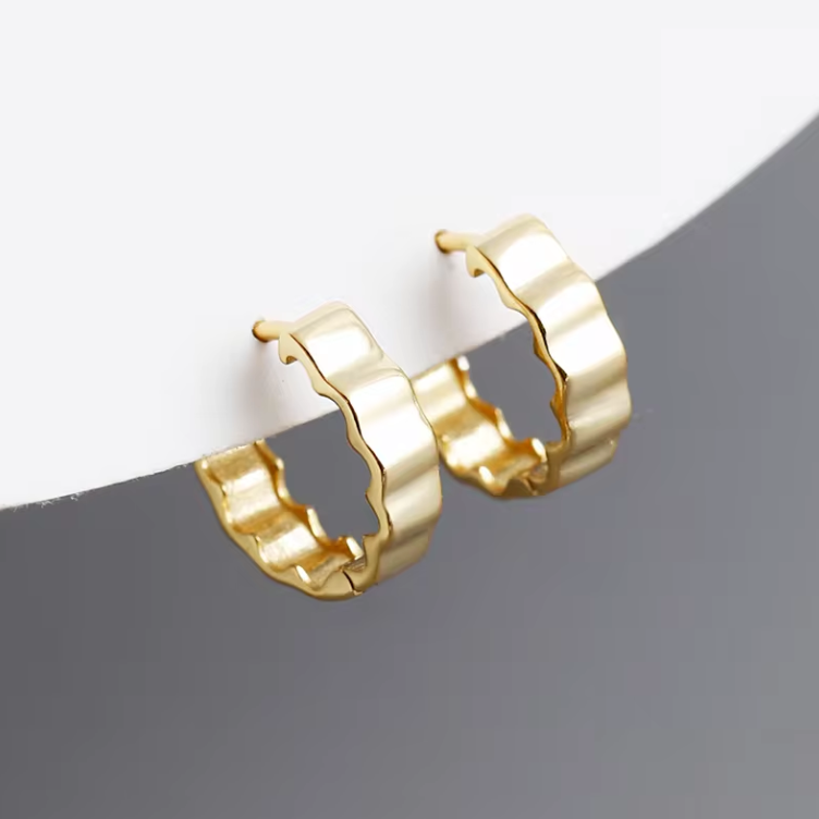 Pleated wavy hoop gold 2