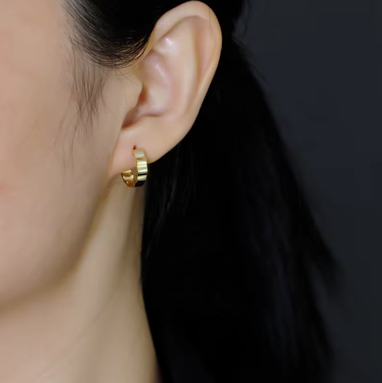 Pleated wavy hoop model shot