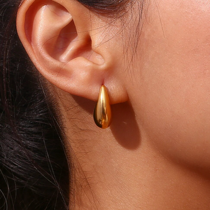 Small teardrop earrings model shot