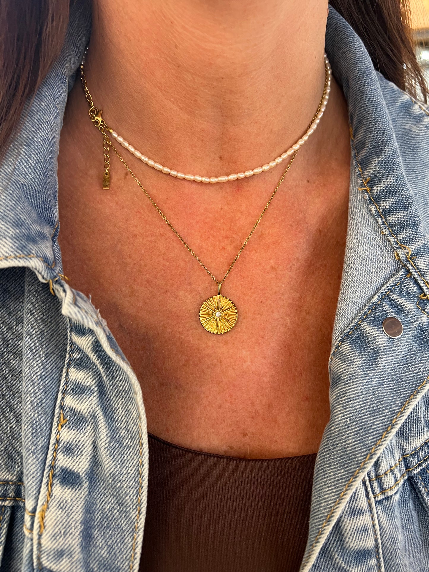 Sunray circle necklace with stone