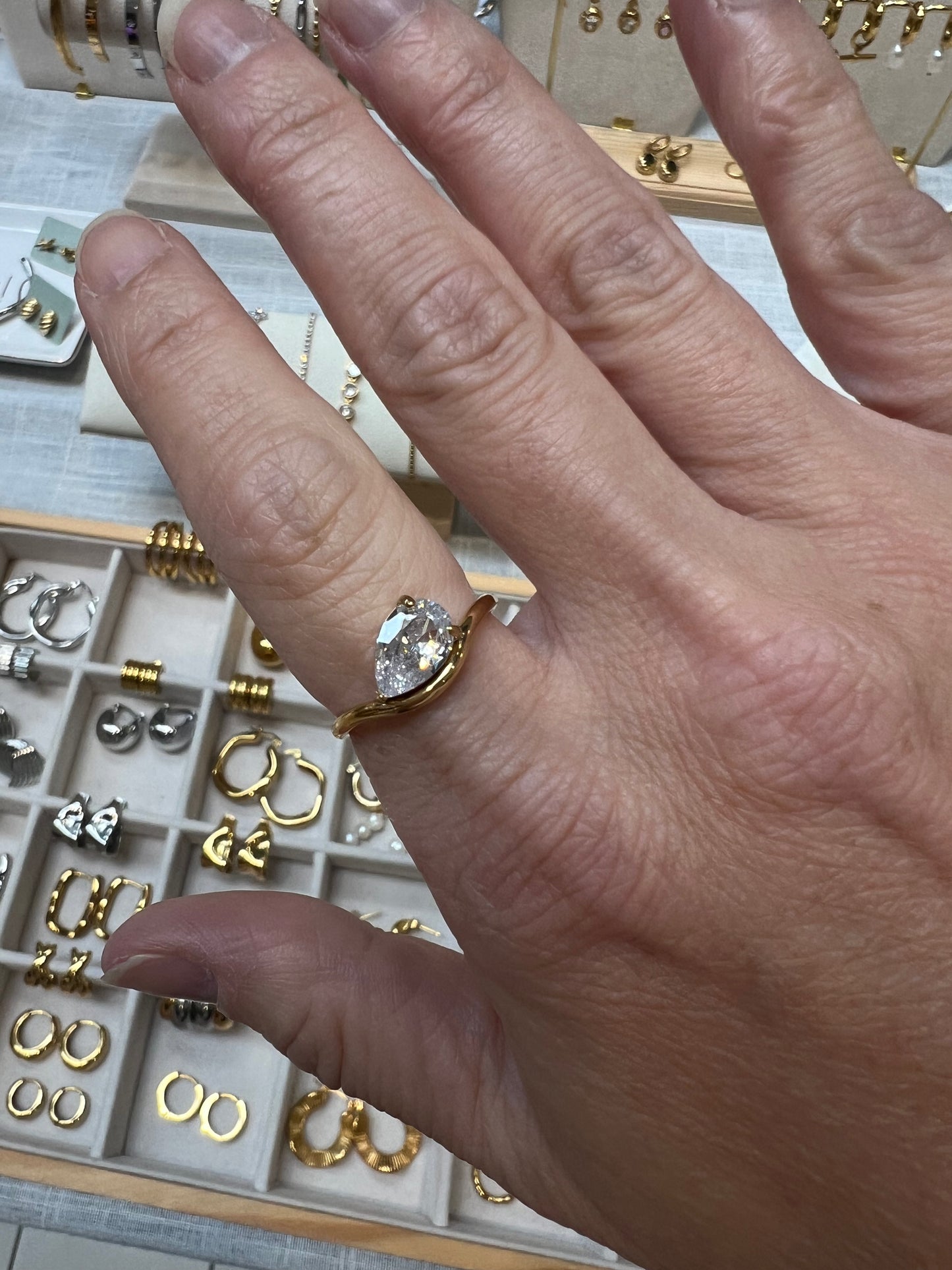 Teardrop ring