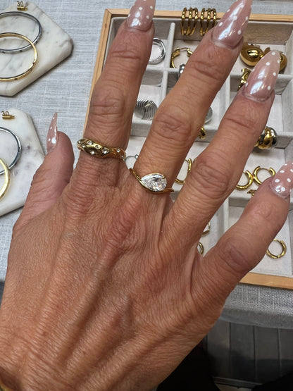 Teardrop ring