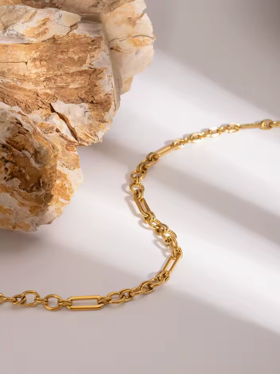 Circle and link chain necklace