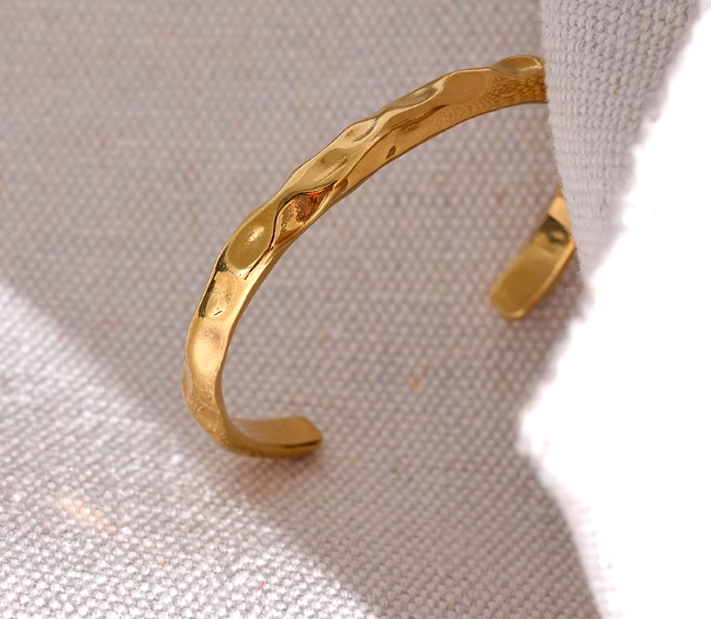 hammered bangle in gold 4
