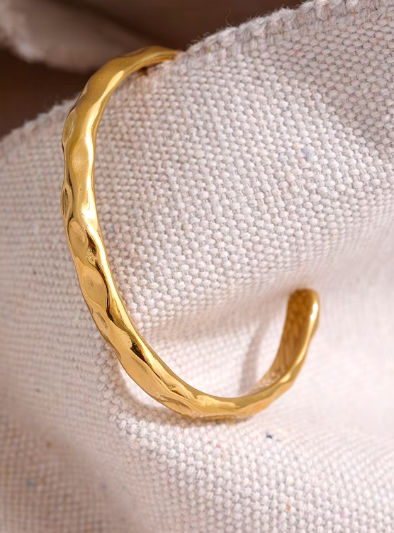 hammered bangle in gold