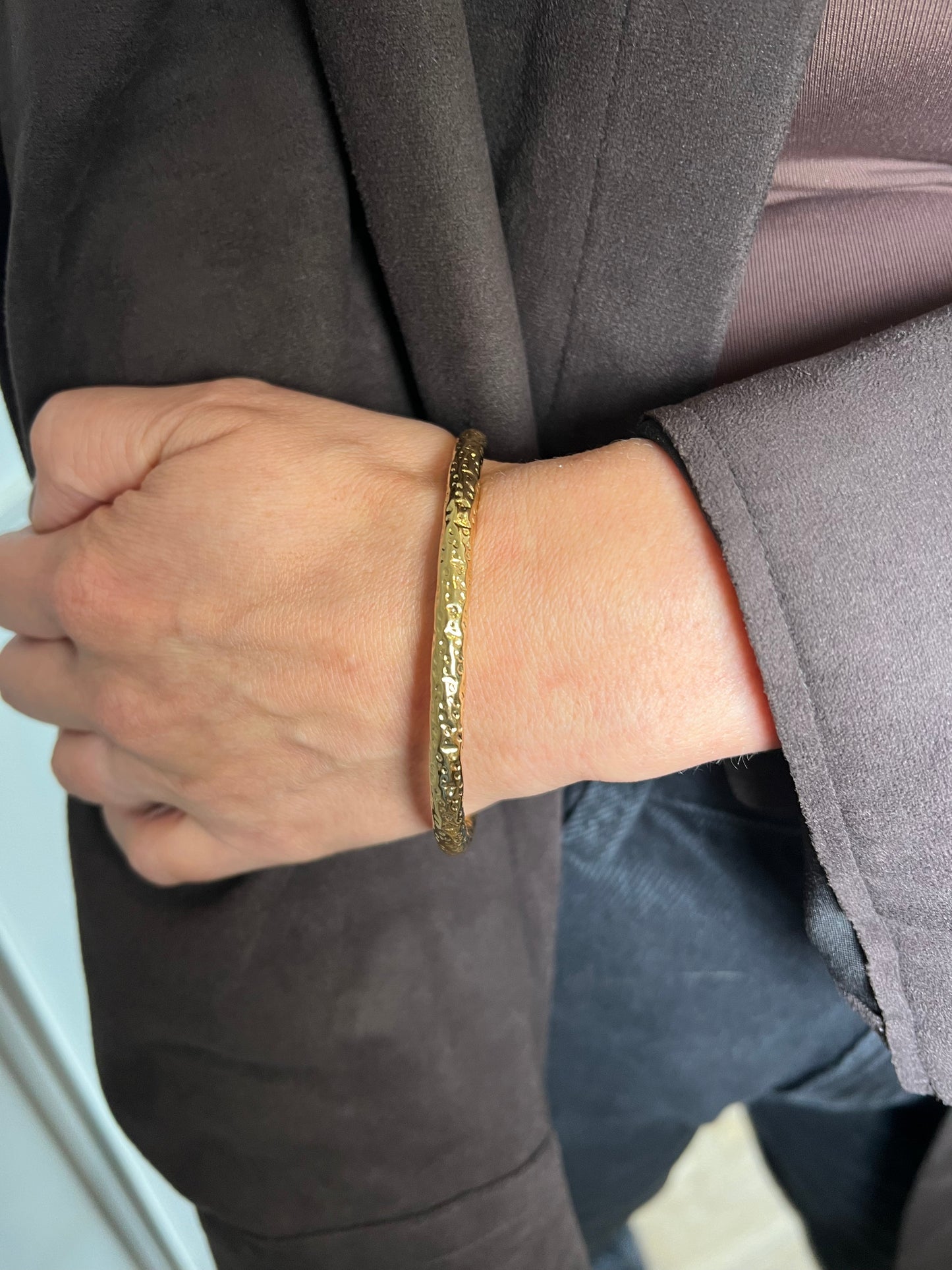 Hammered full bangle