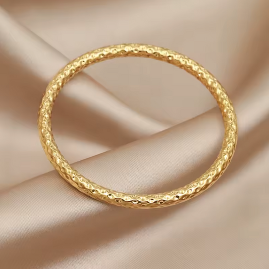 Hammered full bangle