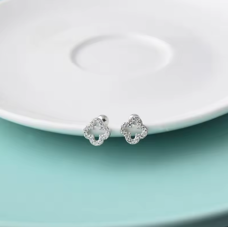 Hollow clover barbell studs