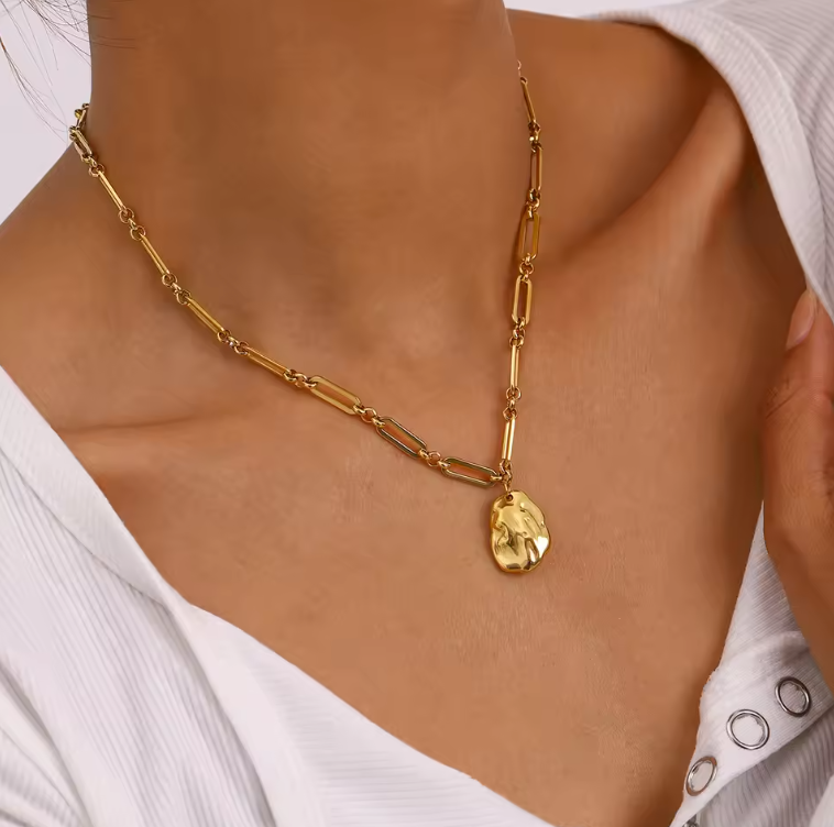 Molten pendant link necklace