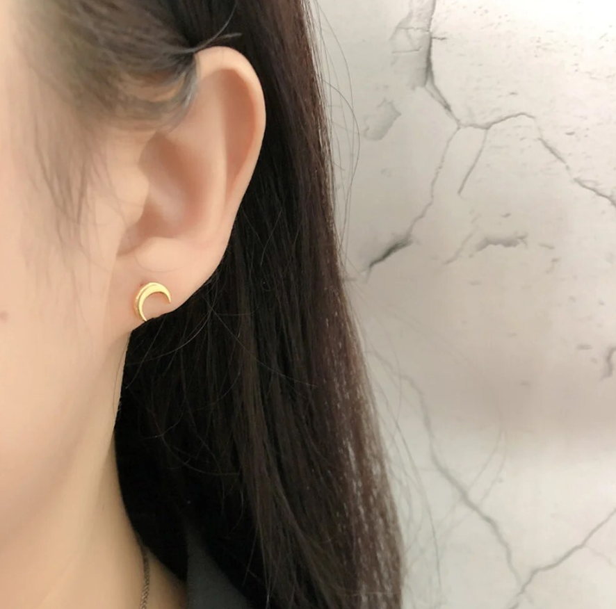 moon barbell studs model shot