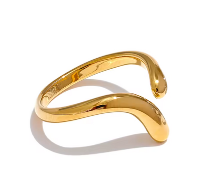 Open curved ring