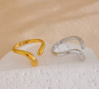 Open curved ring