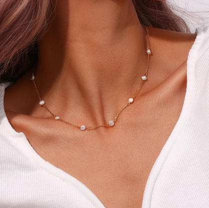 pearl chain necklace model shot