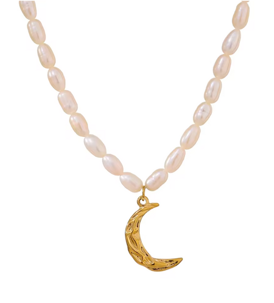 Pearl moon necklace