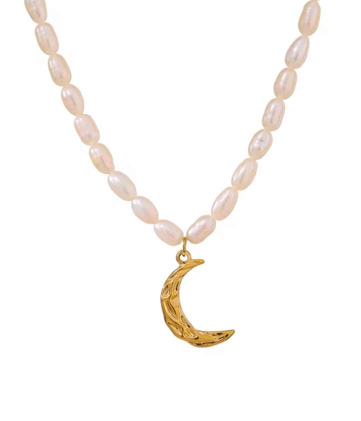 Pearl moon necklace
