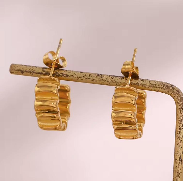 pleated hoops gold with back