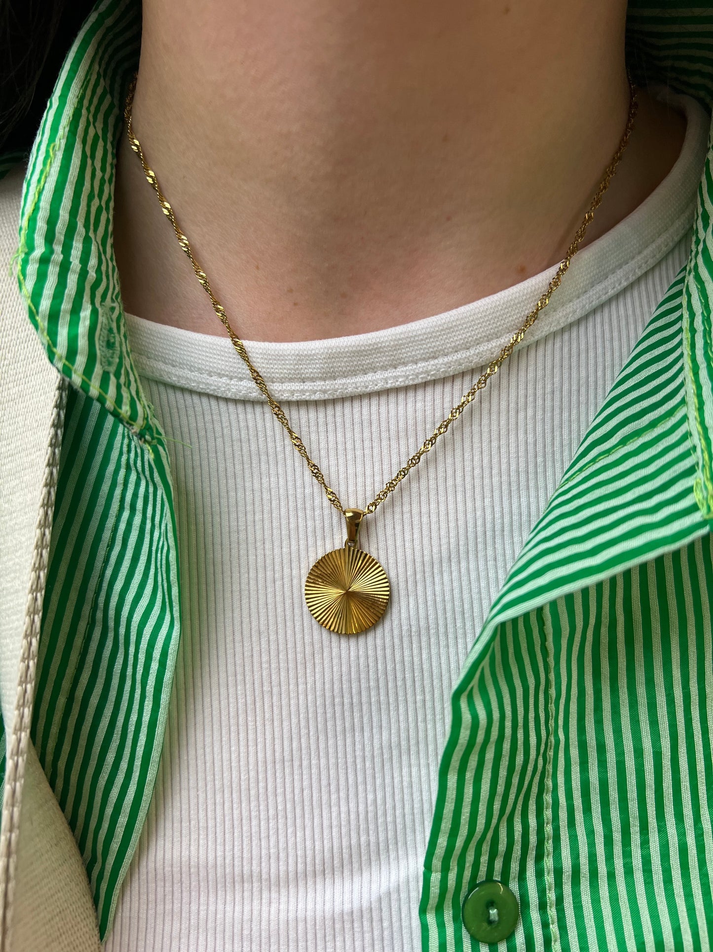 Sunray circle necklace