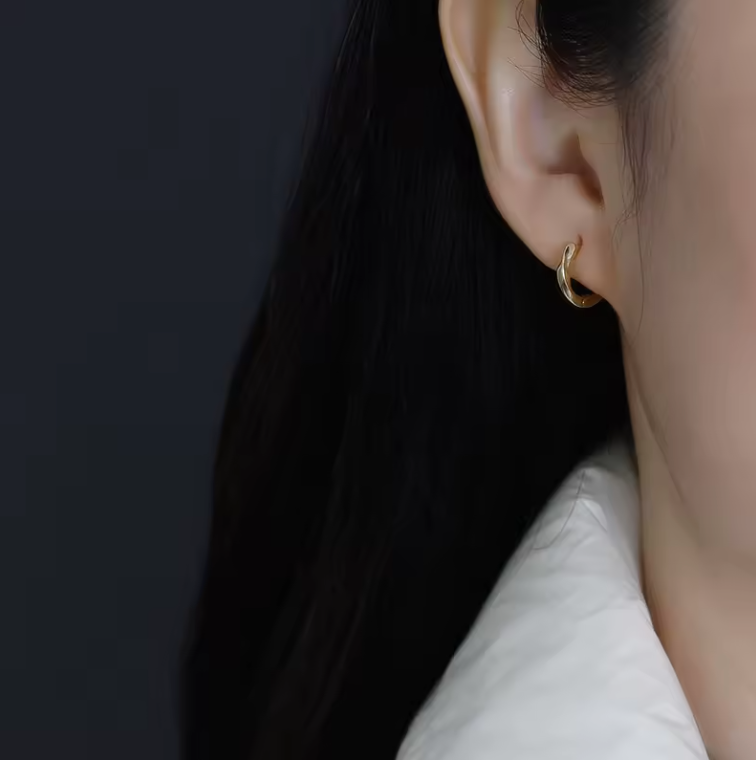 Twist huggie hoops