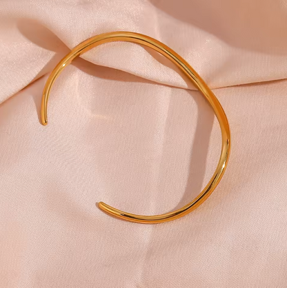 wavy bangle gold side view